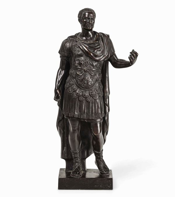 Giulio Cesare loricato. Bronzo fuso e patinato. Fonditore del XIX secolo