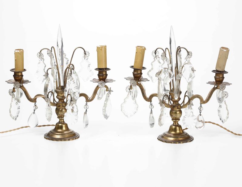 Coppia di girandoles a due luci in metallo dorato e cristalli  - Auction Antique October | Cambi Time - Cambi Casa d'Aste