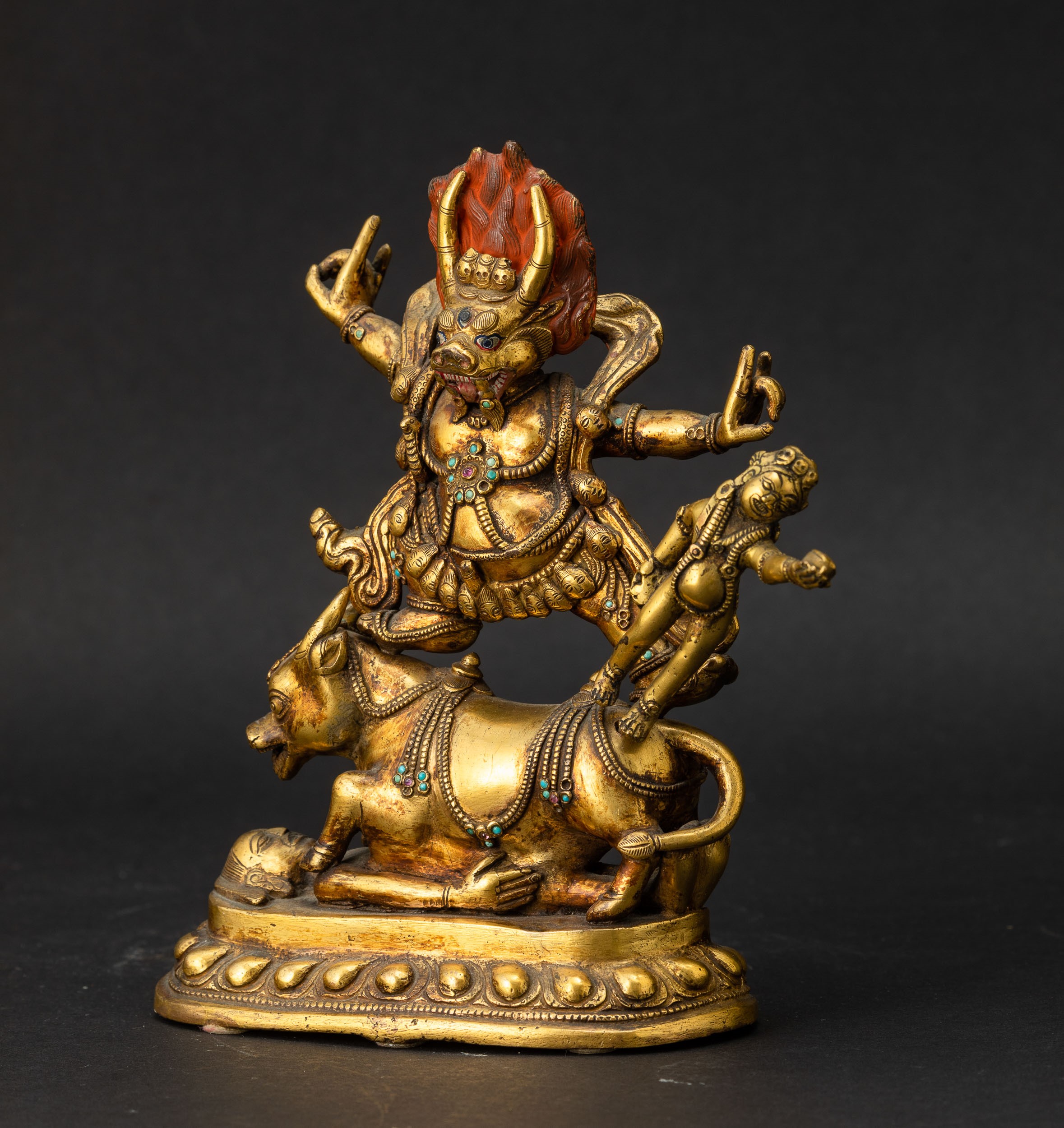 Figura di Yama Lord Of Hell in Bronzo Dorato con Tracce di Policromia e Innesti di Pietre Dure, C...