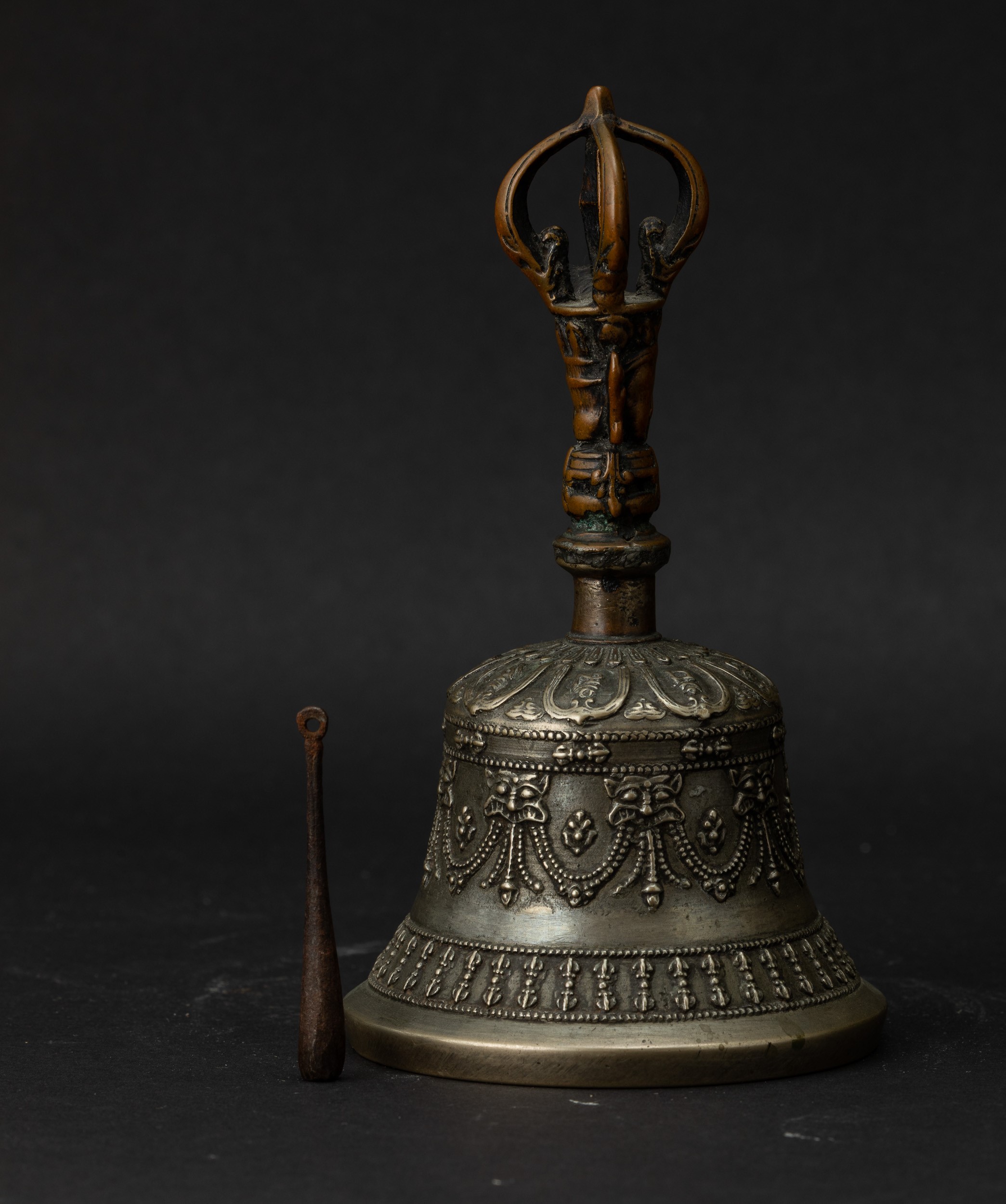 Campana rituale in bronzo, Tibet, XVIII secolo