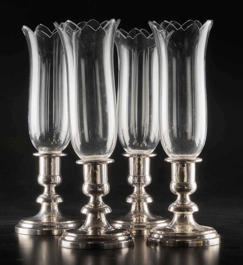 Quattro grandi candelieri Francia, Manifattura Baccarat e Cristofle, XX secolo   - Asta L'Art de la Table - Cambi Casa d'Aste