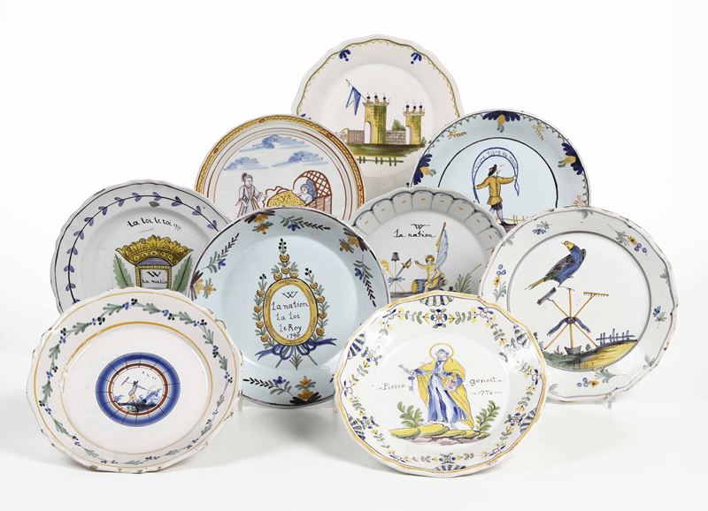 Otto piatti Francia, Nevers e altre Manifatture, verso la fine del XVIII secolo  - Asta Ceramiche - Cambi Casa d'Aste