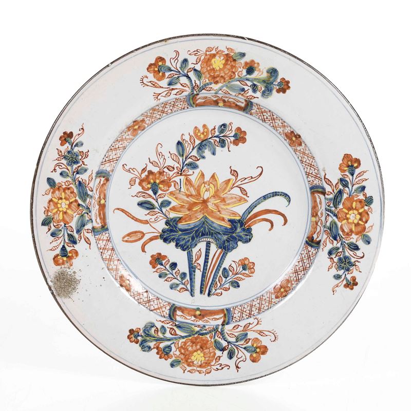 Piatto. Faenza, Manifattura Ferniani, XVIII secolo.  - Auction Majolica and Porcelain - Cambi Casa d'Aste