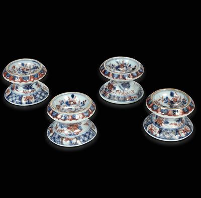 Quattro Saliere in Porcellana Imari con Decori Floreali, Cina, Dinastia Qing, Epoca Kangxi (1662-...