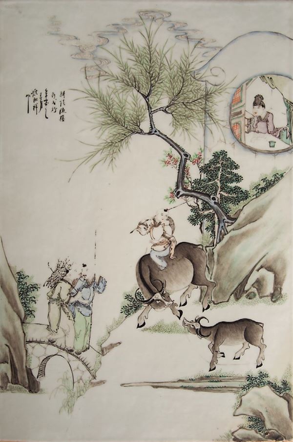 Placca in porcellana a smalti policromi con pastori e iscrizione, Cina, Dinastia Qing, XIX secolo