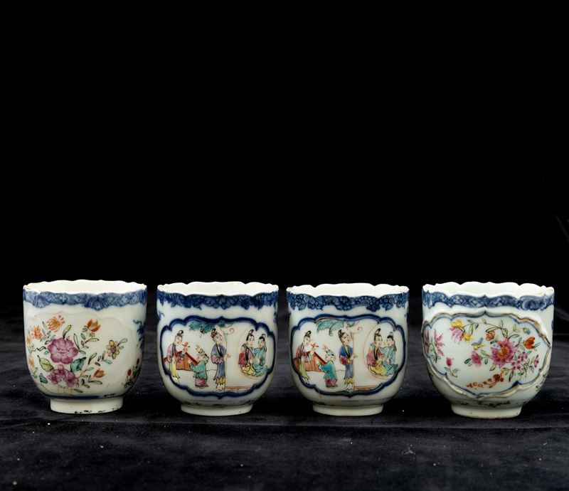 Quattro tazzine in porcellana con decori entro riserve, Cina, Dinastia Qing, XIX secolo  - Asta Asian Art - Cambi Casa d'Aste