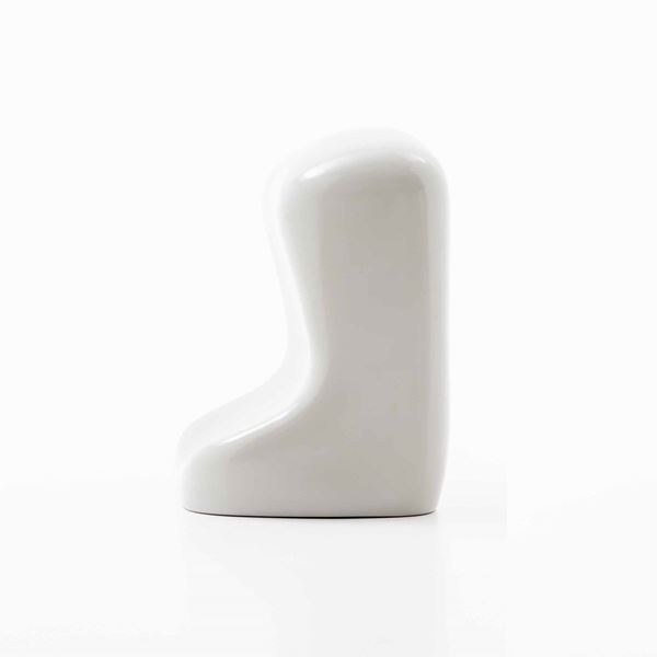 Jarel Portman,&#160;Bill Bradfield / Portman Architects - 070/100 Poltrona mod. Jumbo