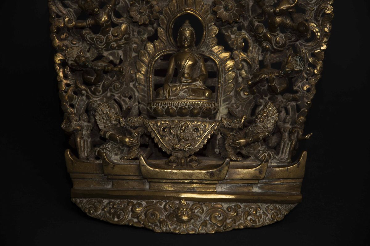 Raro Gruppo in Bronzo con Figura Centrale di Buddha Entro Aura e Altre Divinità, Tibet, XVIII Sec...