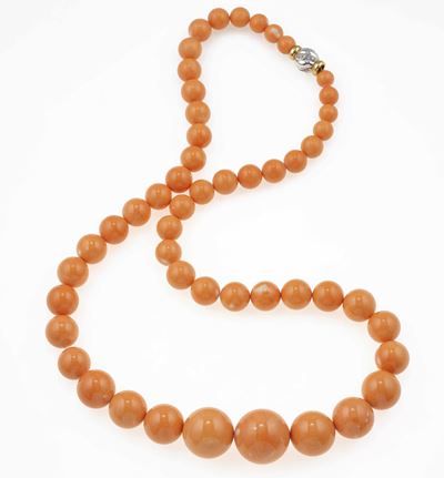 Collana di corallo in oro bianco 750/1000, fermo a fermezza