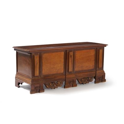 Cassapanca in Legno Intagliato. XIX Secolo