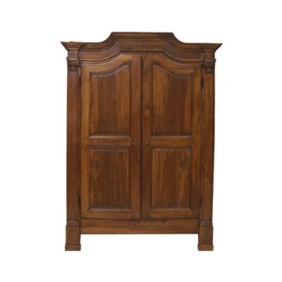 Armadio a Due Ante in Legno Intagliato. XVIII Secolo