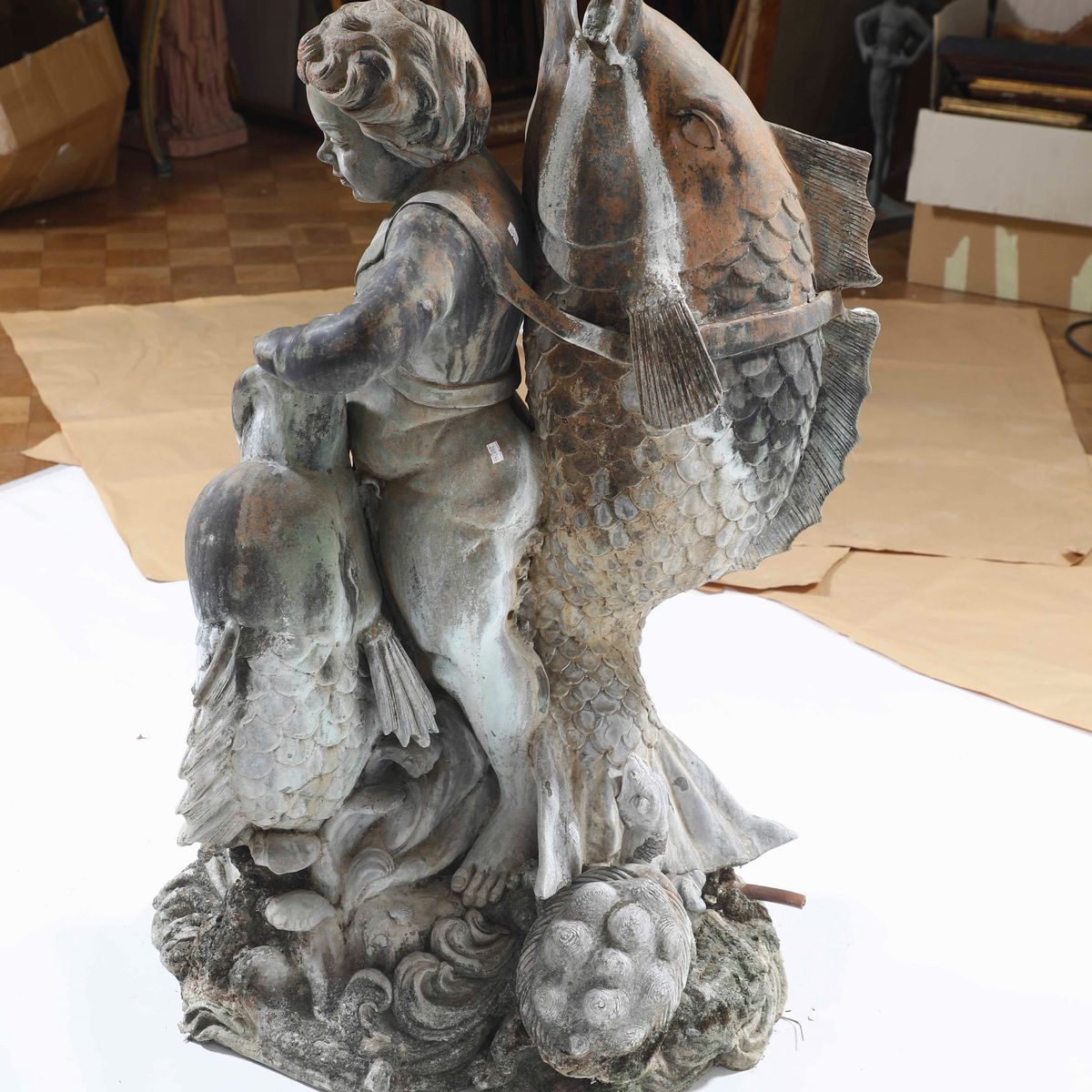 Fontana. Scultura in Metallo Patinato. Fonditore Italiano del XX Secolo