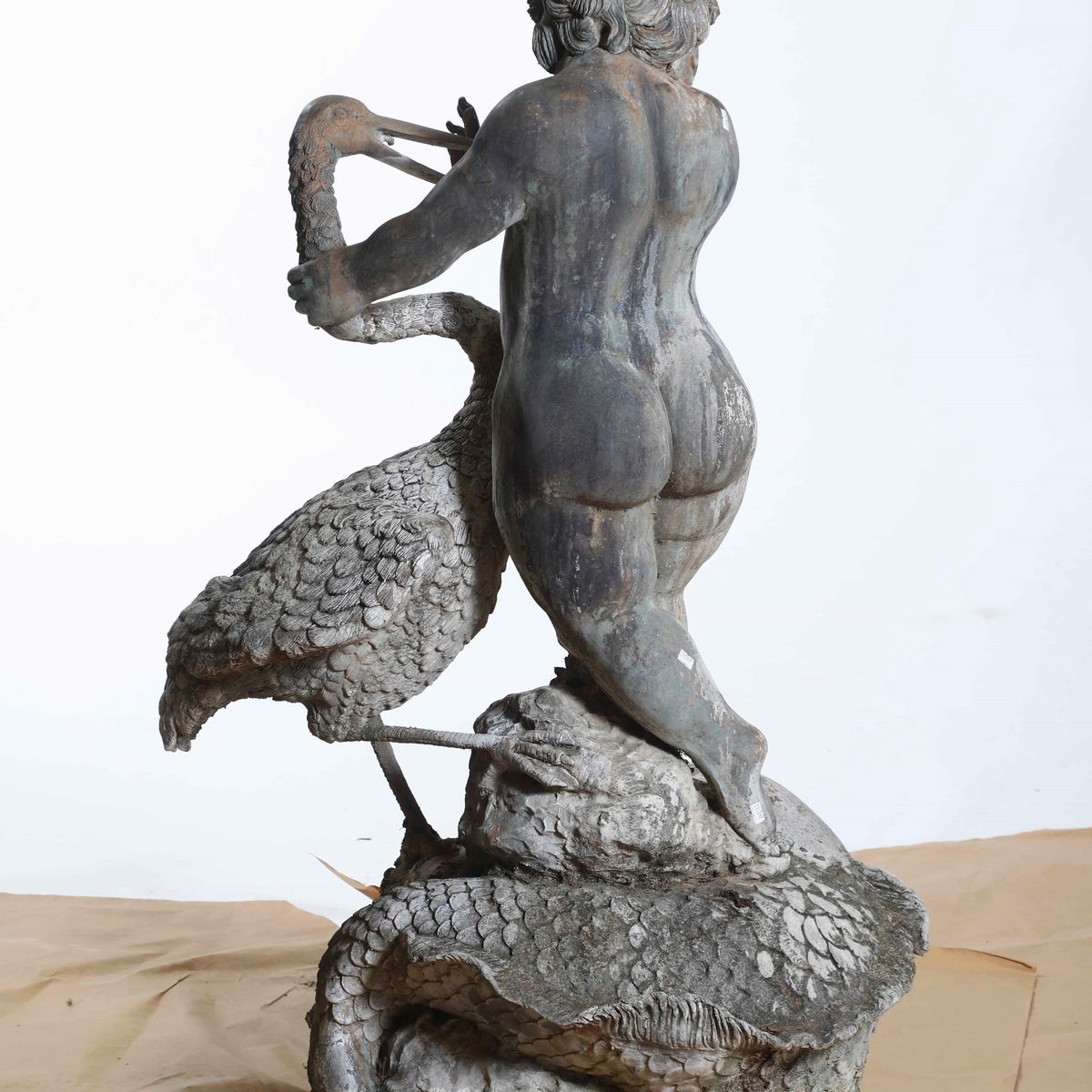 Fontana. Scultura in Metallo Patinato. Fonditore Italiano del XX Secolo