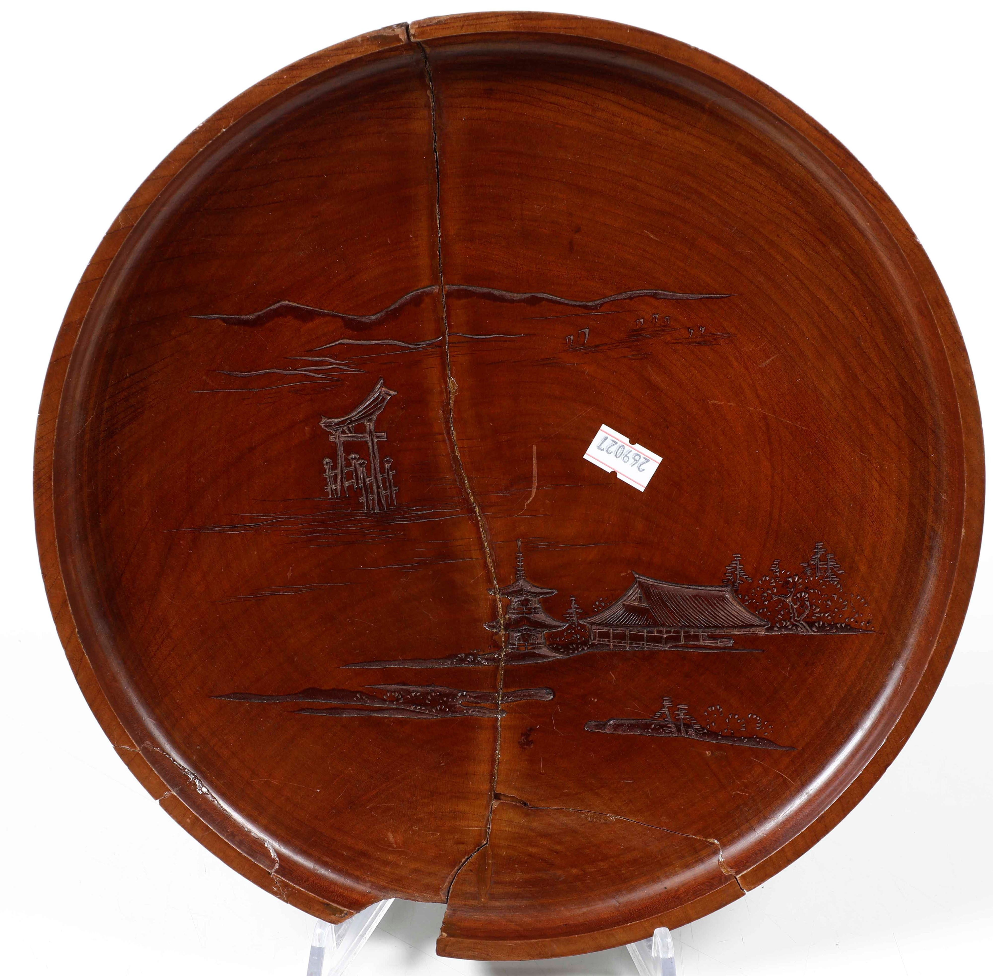 Scatola Circolare in Legno con Decori Incisi, Cina, Dinastia Qing, XIX Secolo