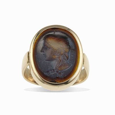 Anello con Cammeo su Pietra Dura Firmato Pichler