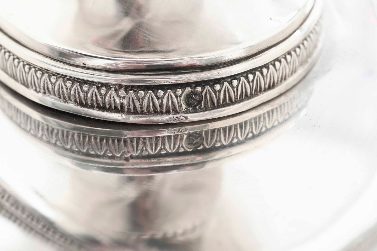 Salsiera in Argento Primo Titolo Fuso e Cesellato. Parigi, Marchi in Uso dal 1819 al 1838 e March...
