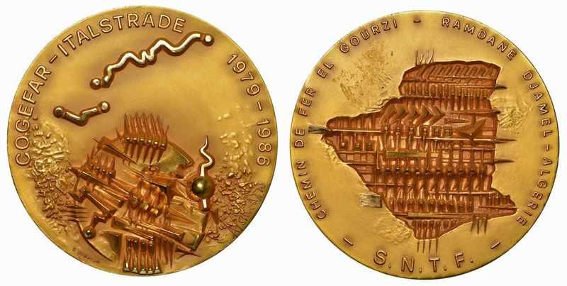 ARNALDO POMODORO - ROMA. COGEFAR/ITALSTRADE. Grande medaglia scultura in bronzo dorato.  - Auction Numismatics - Cambi Casa d'Aste