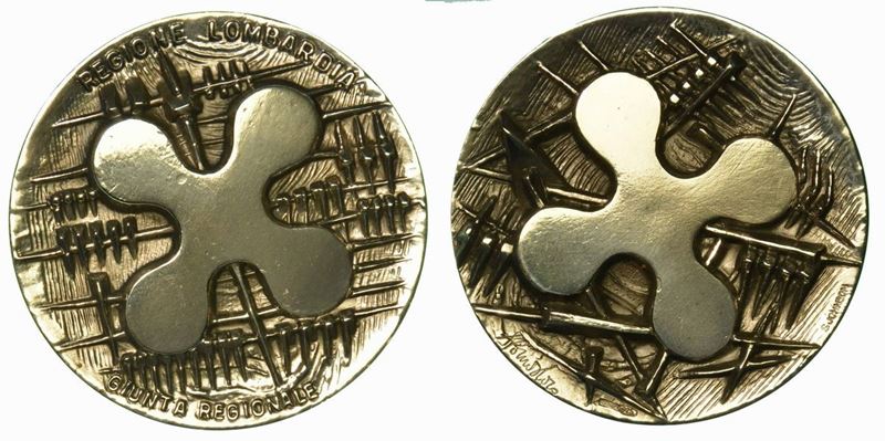 ARNALDO POMODORO - REGIONE LOMBARDIA. Medaglia scultura in argento.  - Auction Numismatics - Cambi Casa d'Aste