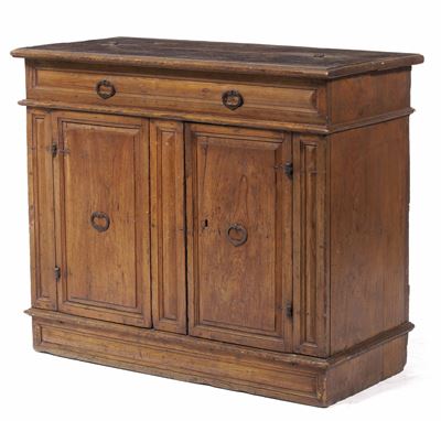 Madia in Legno Tenero Scurito a Due Ante e Piano Apribile. Italia Settentrionale, XVIII Secolo