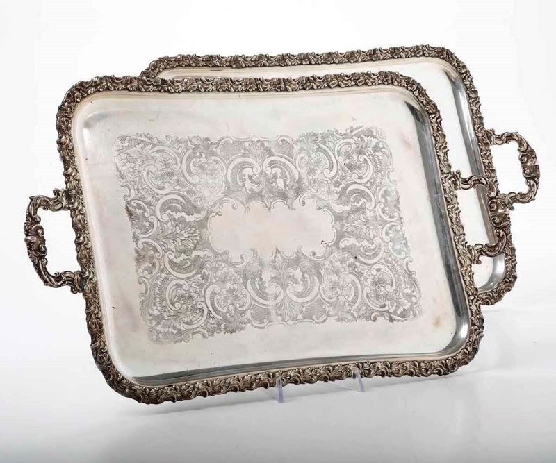 Coppia di vassoi in metallo argentato e inciso. Fine XIX secolo  - Auction Antique January - Cambi Casa d'Aste