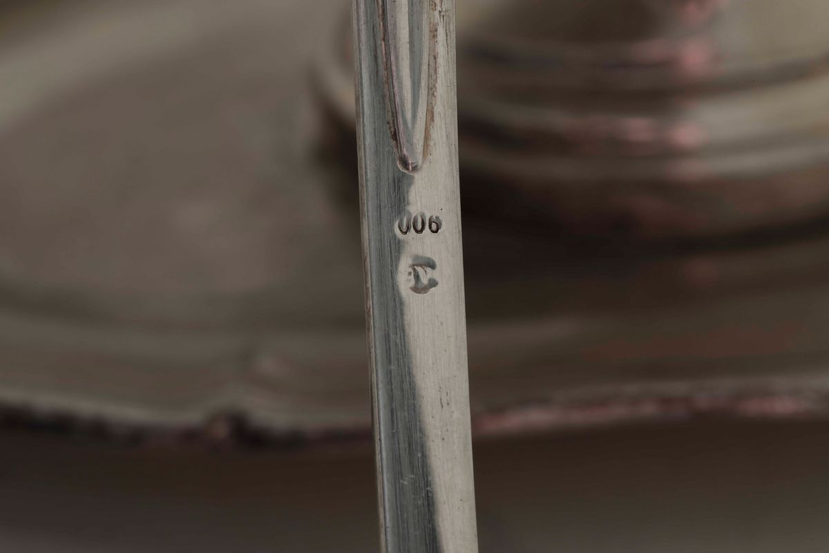 Salsiera in Argento Fuso e Cesellato. Argenteria Milanese del XX Secolo. Marchio Col Fascio Litto...