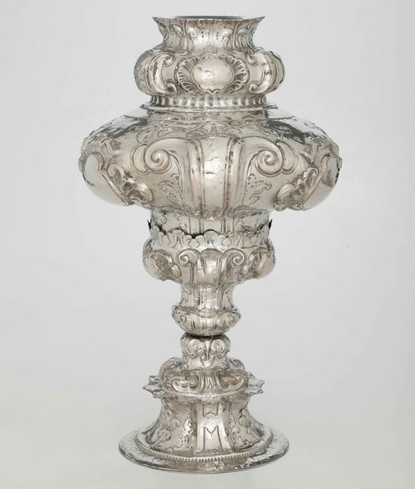 Vaso. Argento sbalzato e cesellato. Marchi dell’argenteria veneta del XVIII secolo