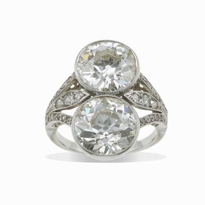 Anello con Due Diamanti di Vecchio Taglio di Ct 2.00 e 2.50 Circa