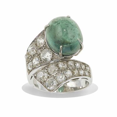 Anello con Tormalina Taglio Cabochon e Diamanti