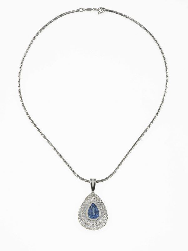 Sapphire and diamond pendant necklace. Gemmological Report IGI Milano n. 53228