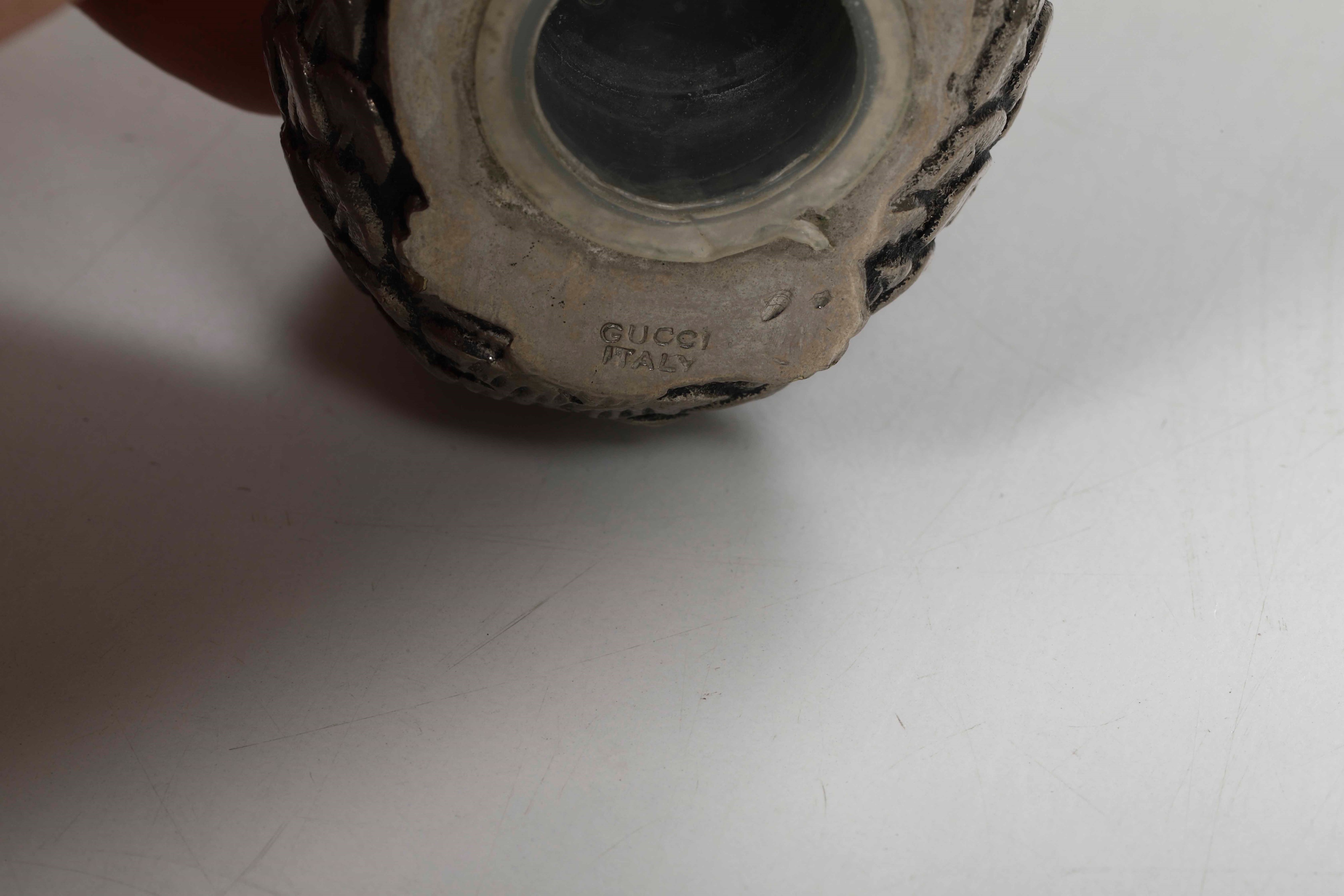 Gucci, Saliera e pepiera in metallo, Italia, XX secolo