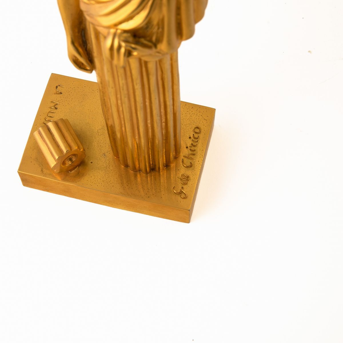Giorgio De Chirico - Musa con Colonna Spezzata