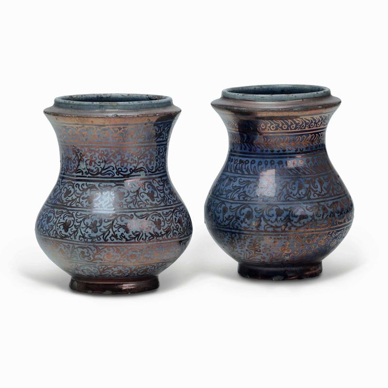 Coppia di piccoli vasi Spagna, Manises, XVIII secolo  - Asta Maioliche e Porcellane - Cambi Casa d'Aste