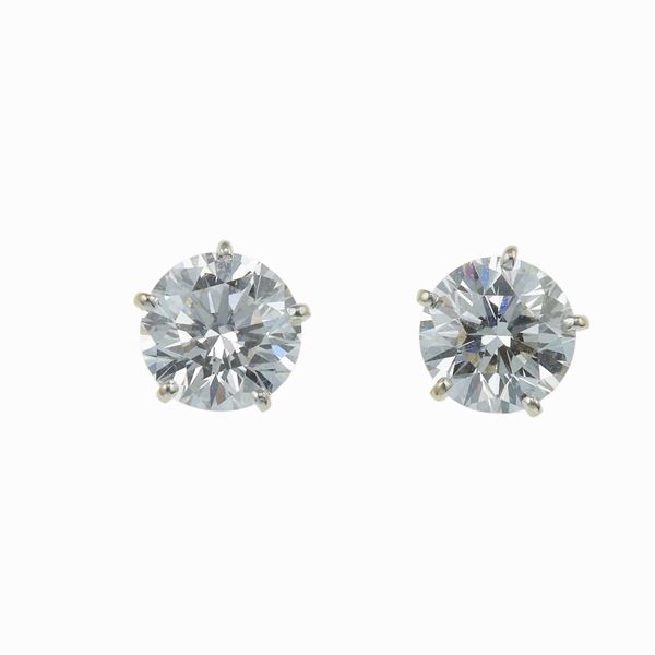 Pair of brilliant-cut diamond earrings. Signed Bulgari. Fitted case. Gemmological Report GIA n. 10515949 e 10515536