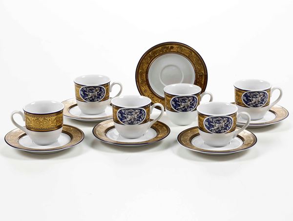 Dodici tazze da caffè con piattino. Francia, Limoges, XX secolo.
