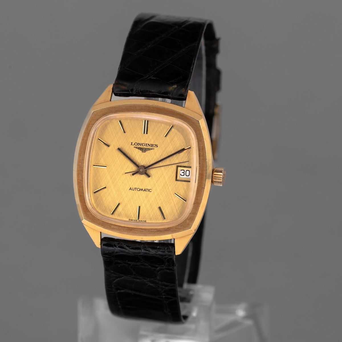 Longines - Carrè in Oro Giallo 18k, Quadrante Champagne Texture con Indici Applicati e Datario, M...
