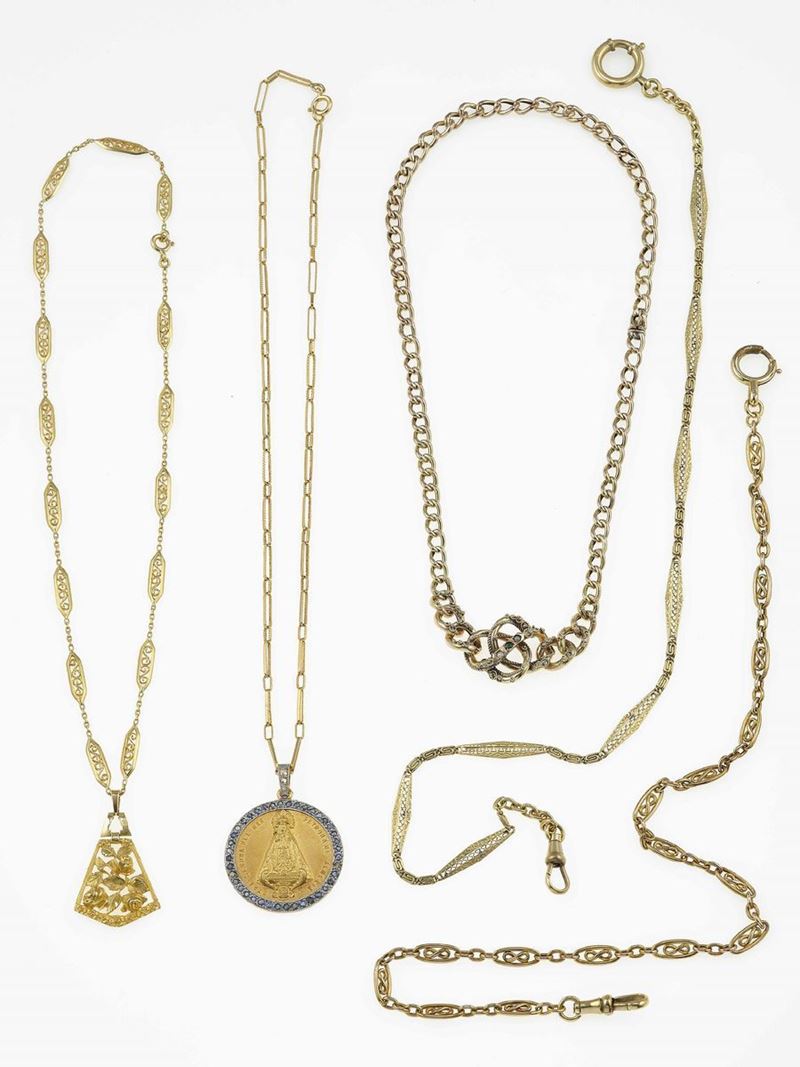 Five gold necklaces and two gold pendants  - Auction Fine Jewels - Cambi Casa d'Aste