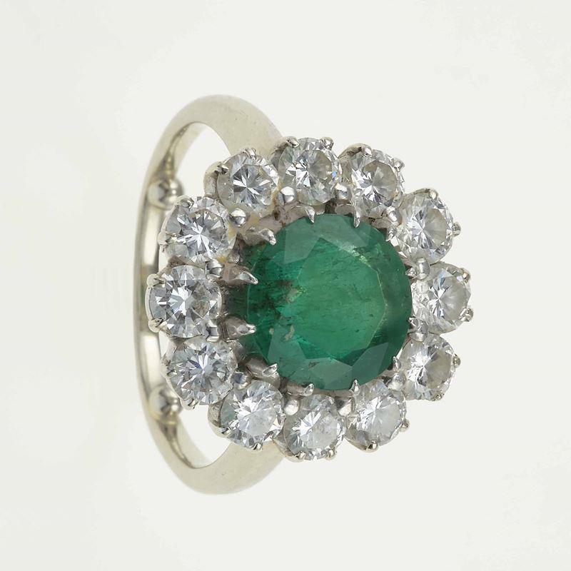 Emerald and diamond cluster ring  - Auction Jewels - Cambi Casa d'Aste