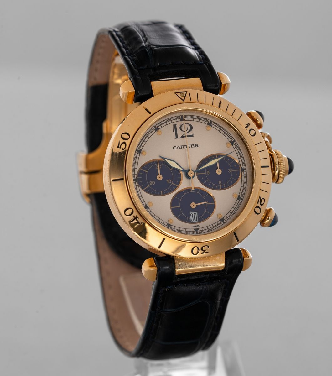 Cartier - Pasha Chrono Tre Contatori, Cassa in Oro Giallo 18k, Quadrante Argentè con Datario e Gh...