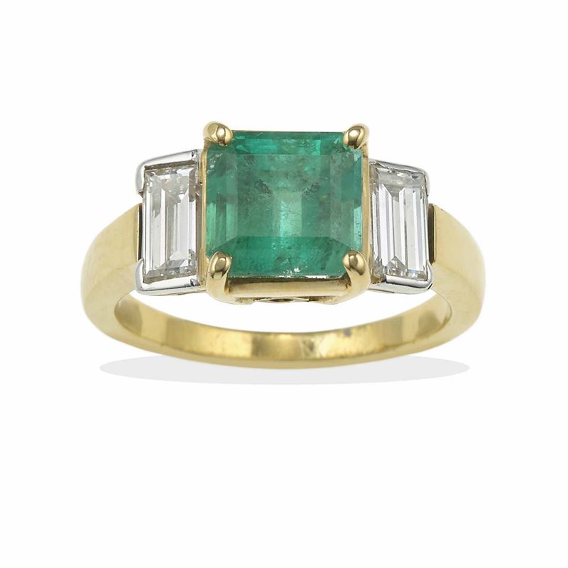 Anello con smeraldo Colombia di ct 2.00 circa e due diamanti taglio baguette per ct 0.50 circa totali  - Asta Fine Jewels - Cambi Casa d'Aste