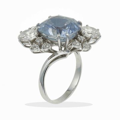 Anello con Zaffiro Sri Lanka di Ct 13.00 Circa, Nessuna Indicazione di Tarttamenti Termico