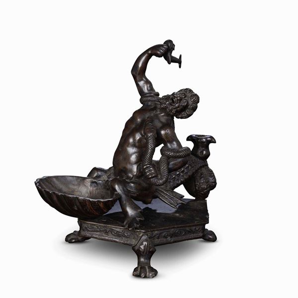 Calamaio con tritone assalito da un drago. Bronzo fuso e patinato. Arte veneta del XVI secolo. Ambito  [..]