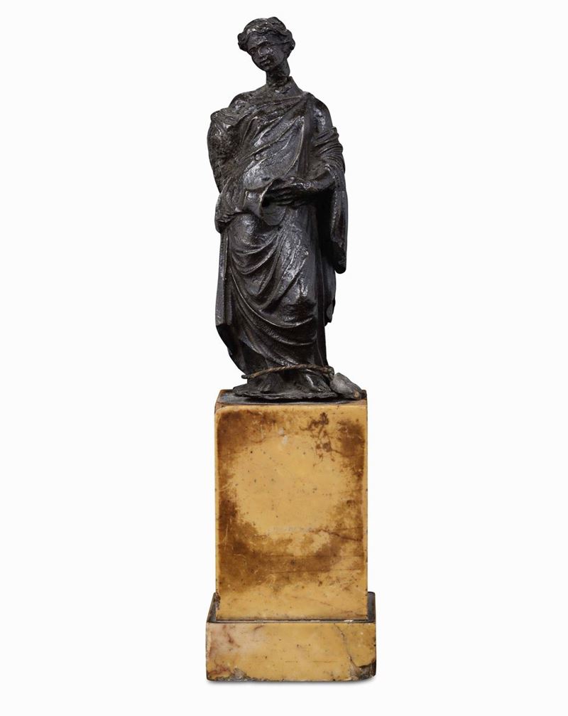 Figura di femmina in costume romano. Bronzo fuso e patinato. Arte rinascimentale veneta del XVI secolo  - Asta Scultura e Oggetti d'Arte - Cambi Casa d'Aste