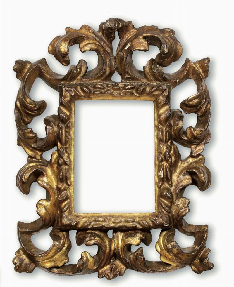 Piccola cornice a cartoccio in legno intagliato e dorato. Emilia XVII secolo  - Auction Frames - Cambi Casa d'Aste