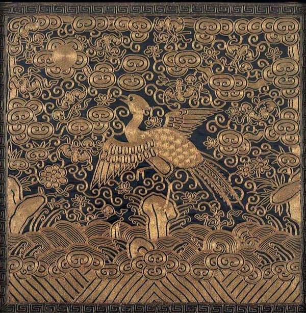Tessuto in seta finemente ricamato raffigurante airone in volo, Cina, Dinastia Qing, XIX secolo