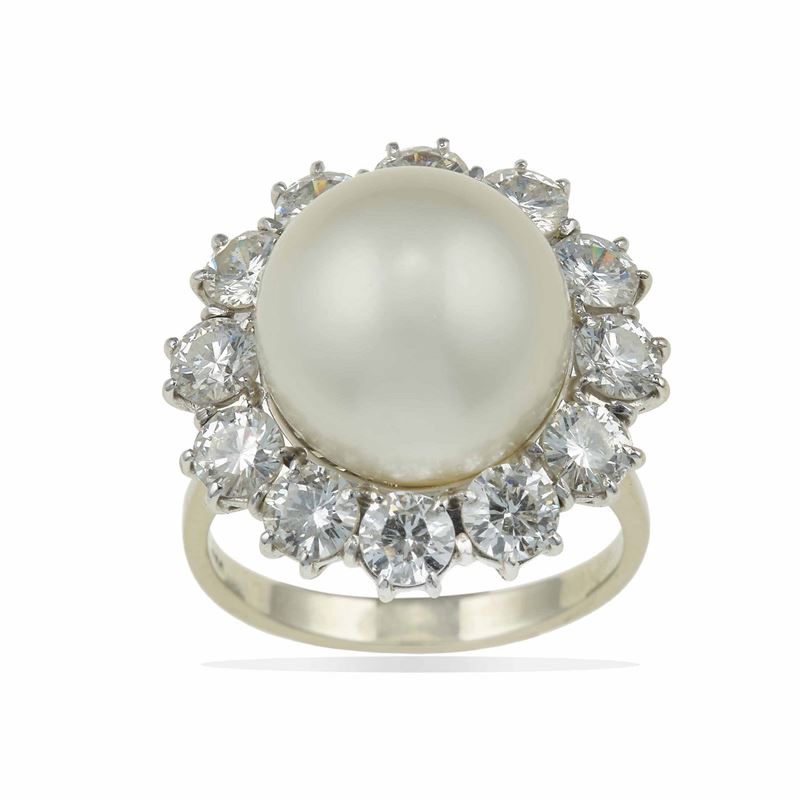 Anello con perla coltivata e diamanti  - Asta Fine Jewels - Cambi Casa d'Aste