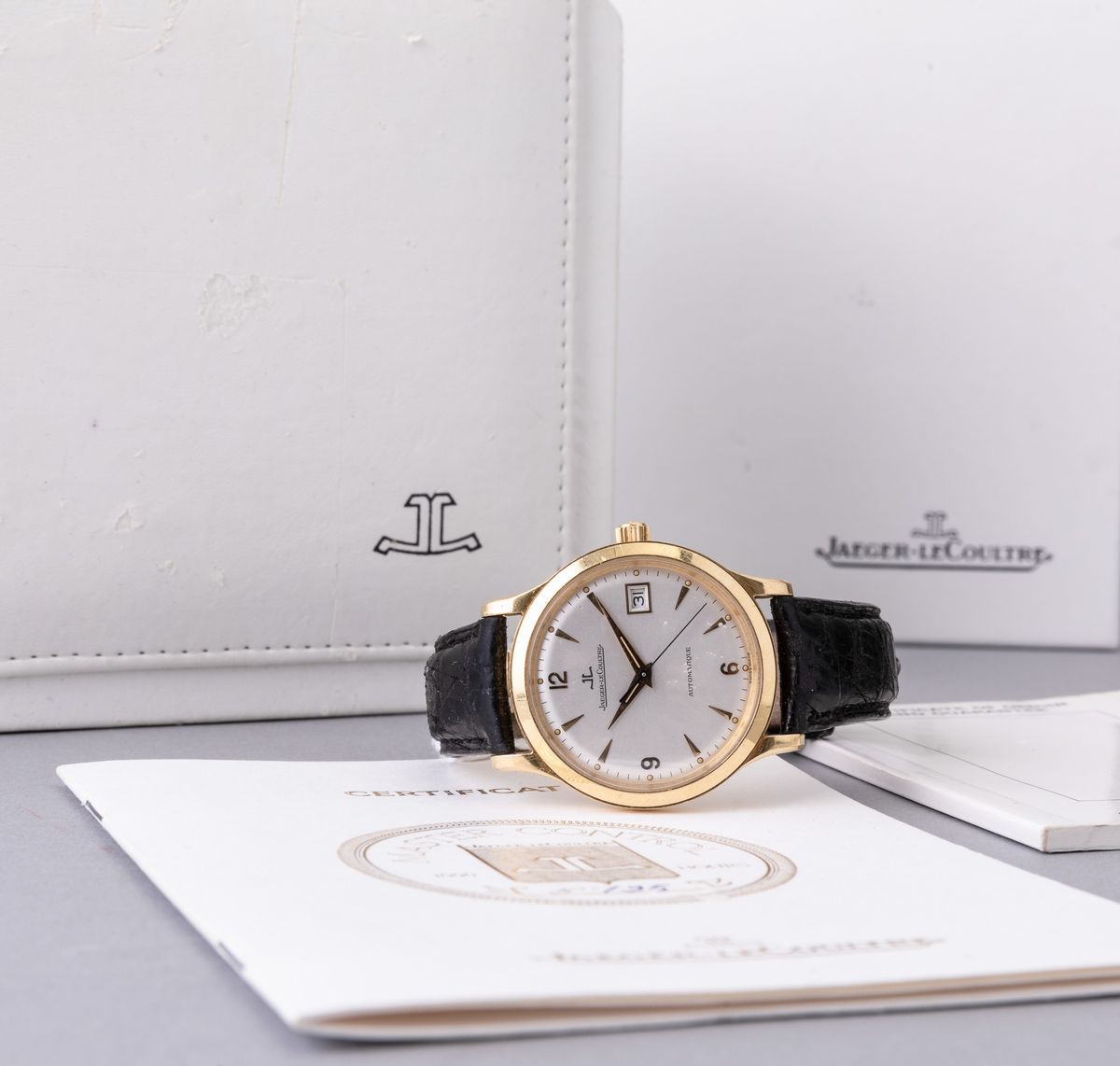 Jaeger Lecoultre - Master Control in Oro Giallo 18k, Quadrante Bianco con Indici e Numeri Arabi A...