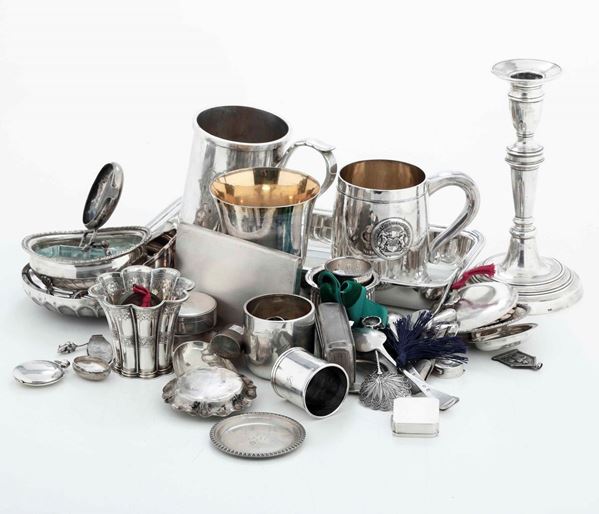 Lotto di piccoli oggetti in argento. Differenti epoche e manifatture europee