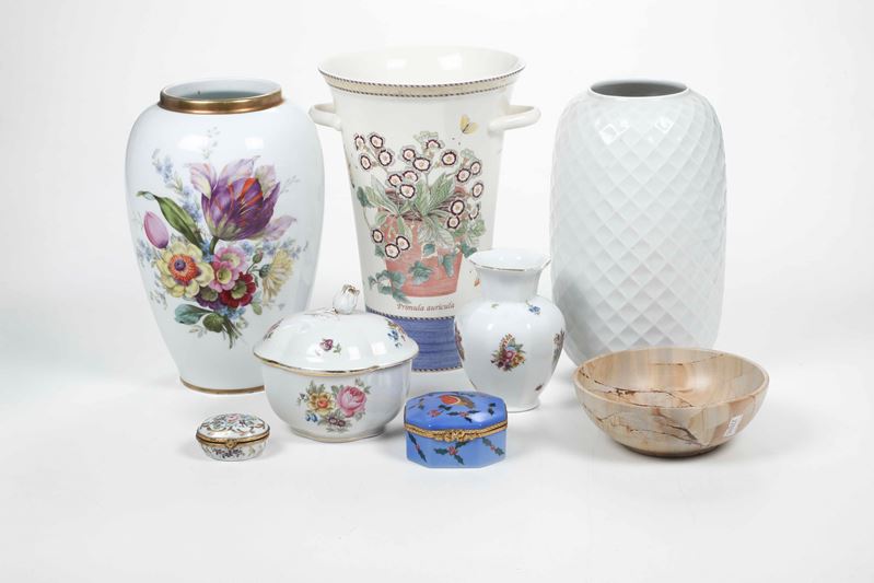Lotto di diverse porcellane, XX secolo  - Asta Ceramiche - Cambi Casa d'Aste