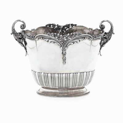 Portabottiglie in Argento Fuso e Cesellato. Argenteria Artistica Milanese del XX Secolo. Marchio ...
