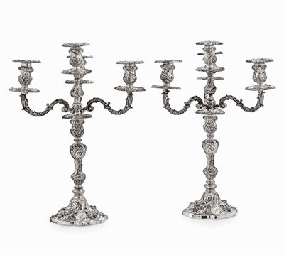 Coppia di Candelabri in Argento Sterling Fuso, Sbalzato e Cesellato. Inghilterra, Marchio della C...